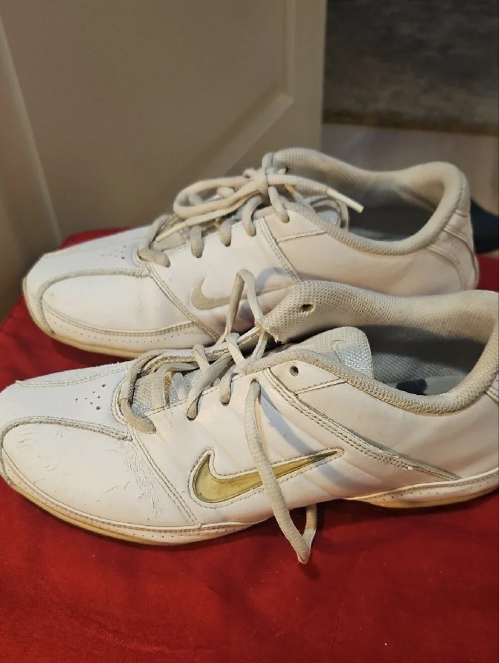 Nike Women’s White Leather Tennis Shoes